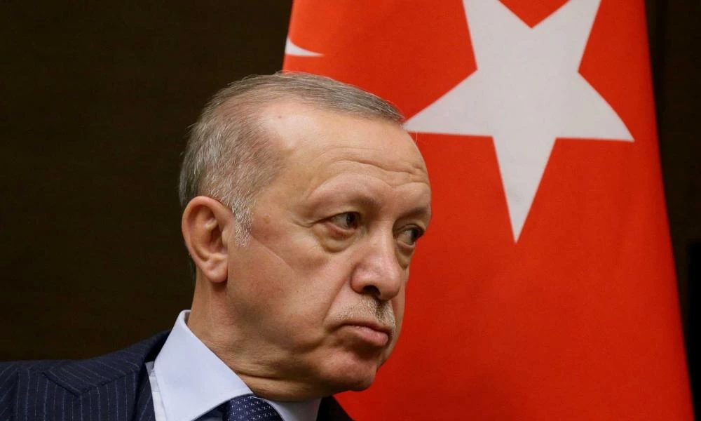 Ερντογάν: Όταν νομίζει ότι φταίνε οι άλλοι! Καρατόμησε τρία μέλη της κεντρικής τράπεζας – Σε ιστορικό χαμηλό η λίρα